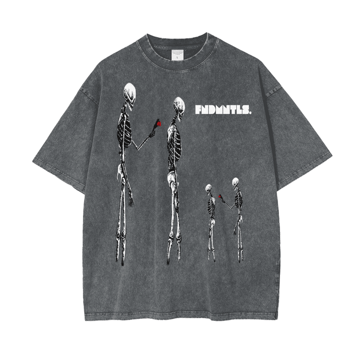 Oversize graphic T-shirt with skeleton aliens and red accents pirate black