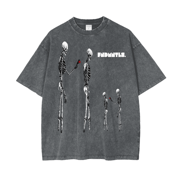 Oversize graphic T-shirt with skeleton aliens and red accents pirate black