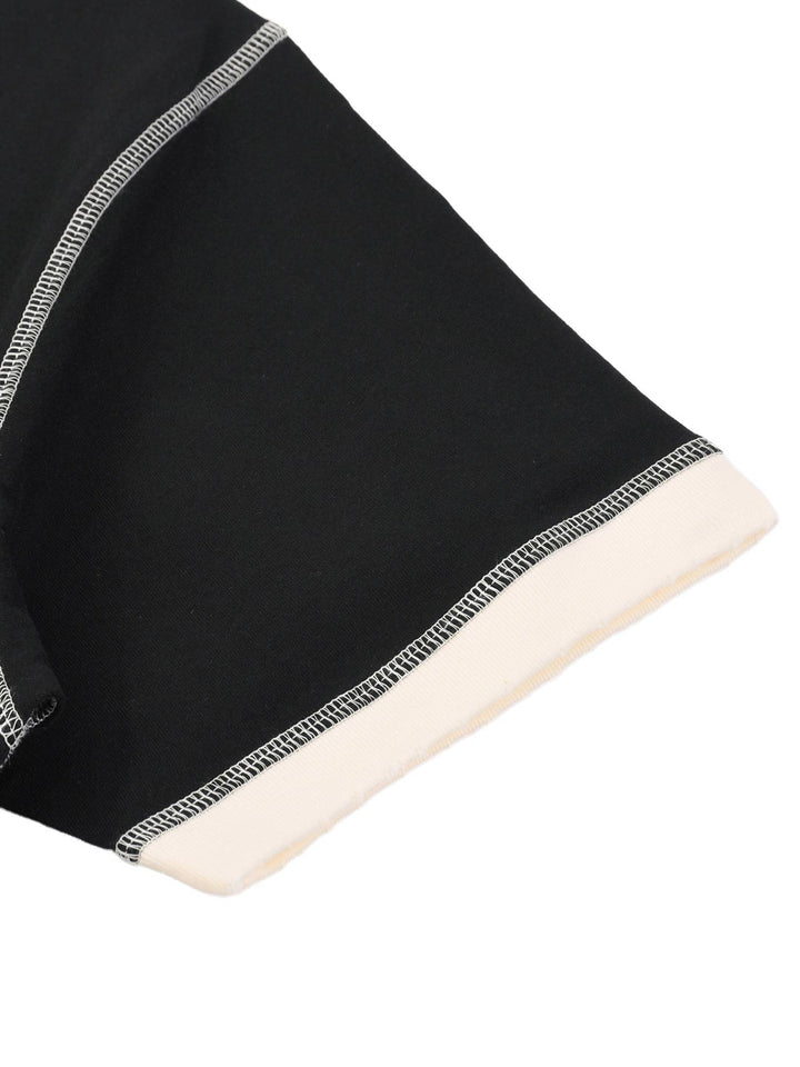 Hem and sleeve stitching on contrast-stitched cotton T-shirt
