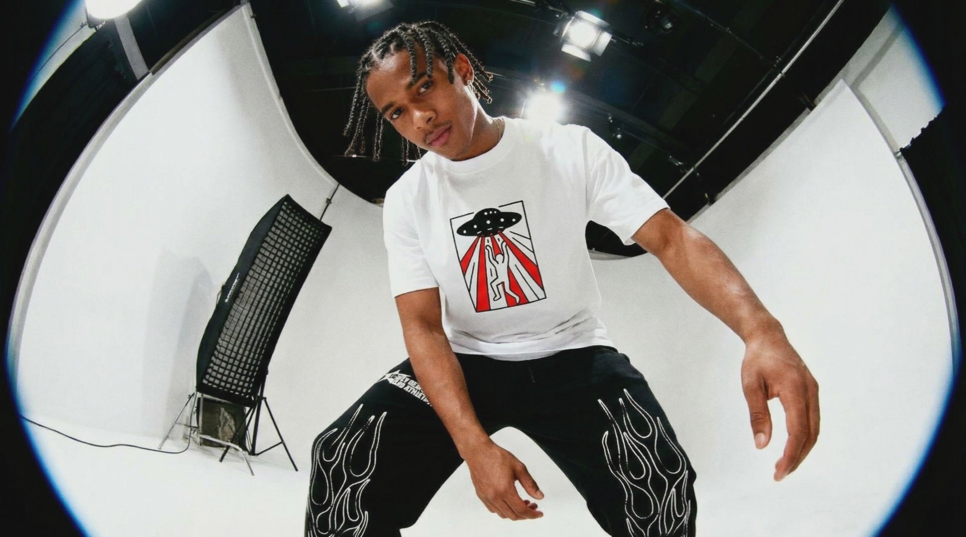 Model wearing UFO Graphic Tee | FNDMNTLS