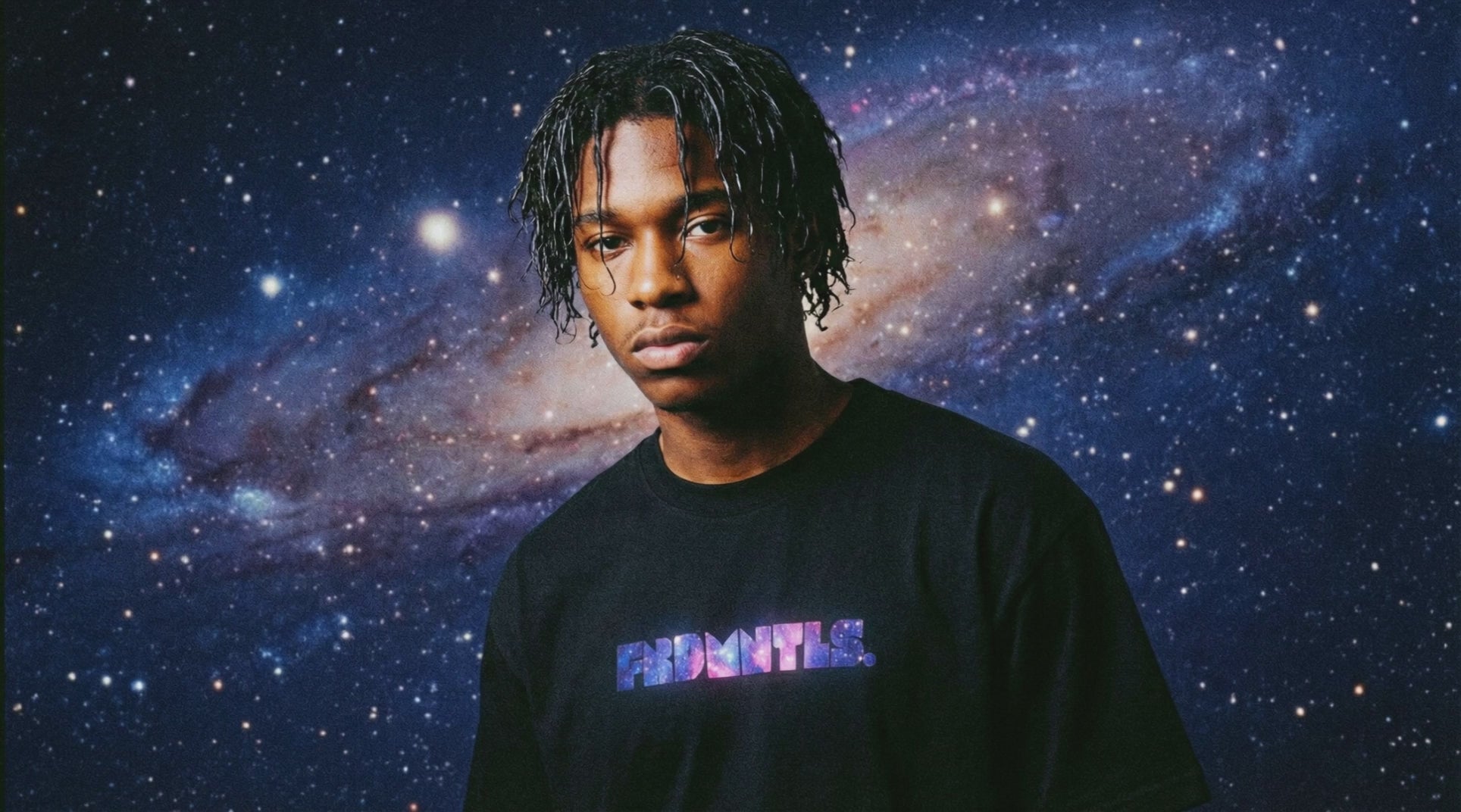 Model wearing Galaxy Heavyweight Essential Tee | FNDMNTLS